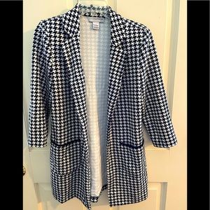 Open houndstooth blazer. Size Small but could fit a medium.